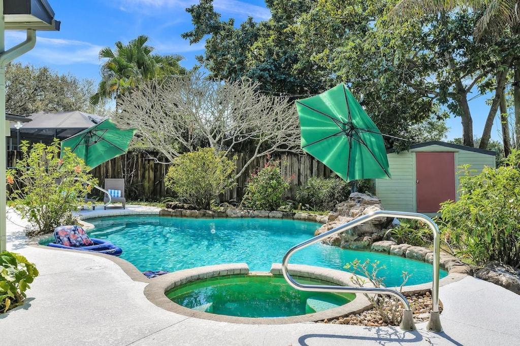 Pool Heat I Firepit And Bbq I 75"Tv I Foosball I 581Mbps Cooper City Εξωτερικό φωτογραφία