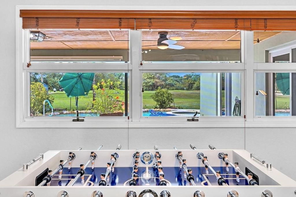 Pool Heat I Firepit And Bbq I 75"Tv I Foosball I 581Mbps Cooper City Εξωτερικό φωτογραφία